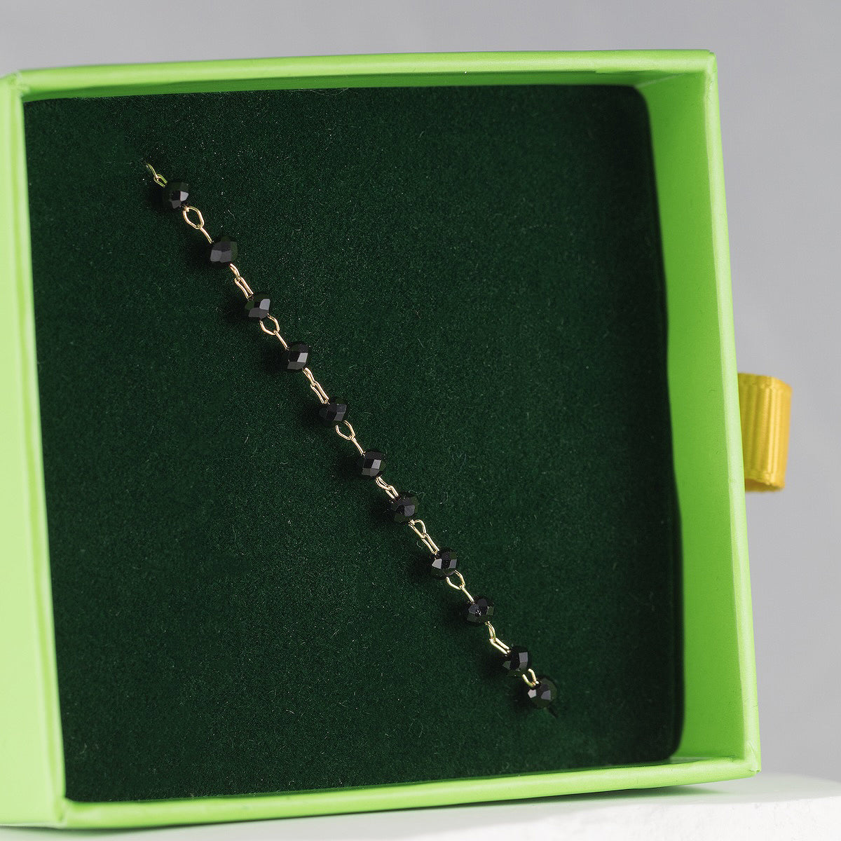 Antialerģiska, ūdensizturīga kājas rota ikdienas valkāšanai.