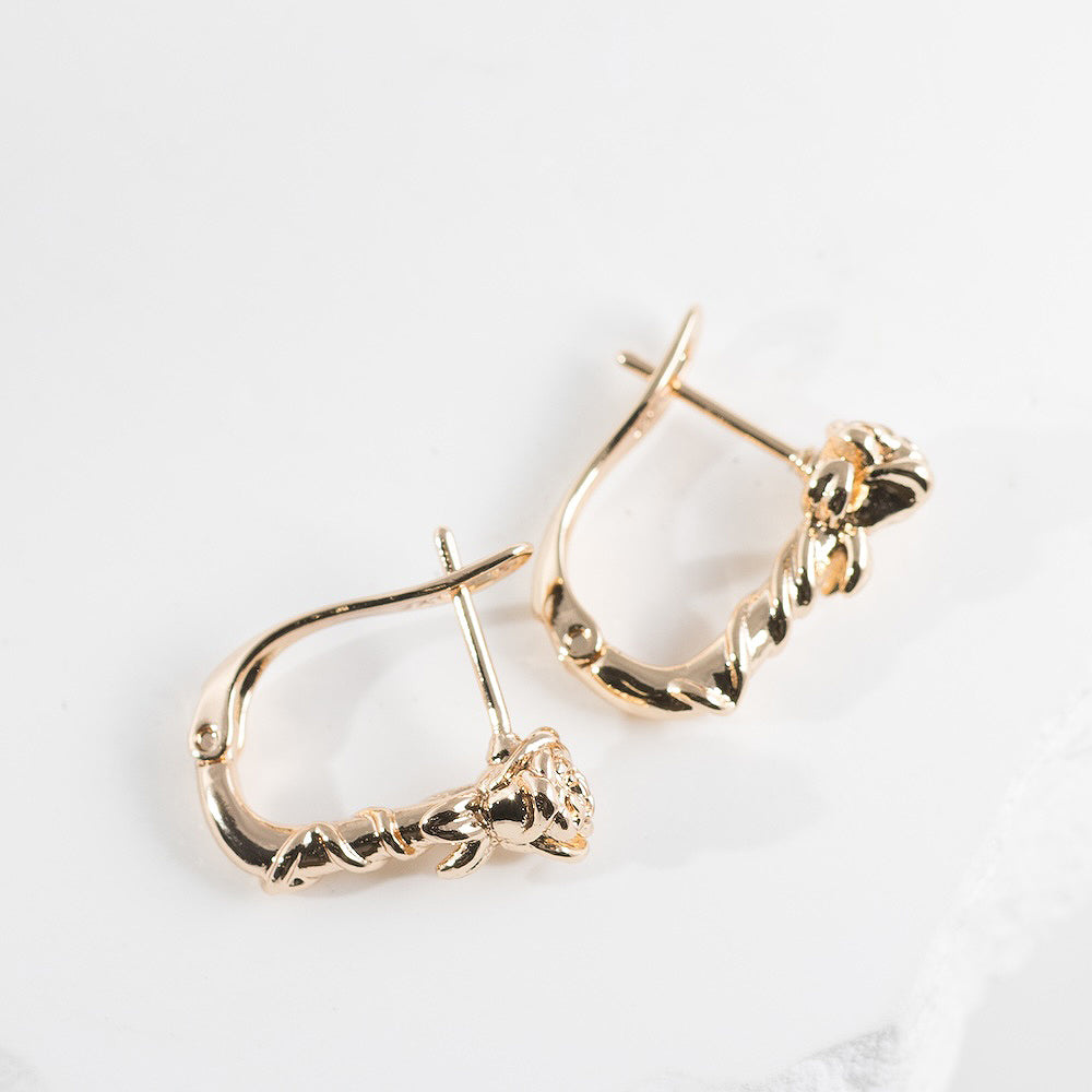 Klasiski auskari piemēroti ikdienas nēsāšanai.