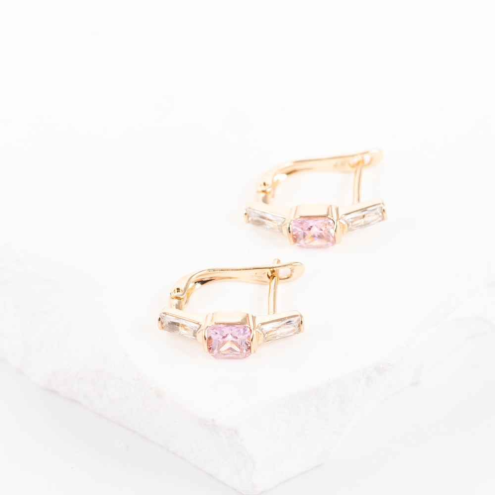 Klasiski auskari piemēroti ikdienas nēsāšanai.