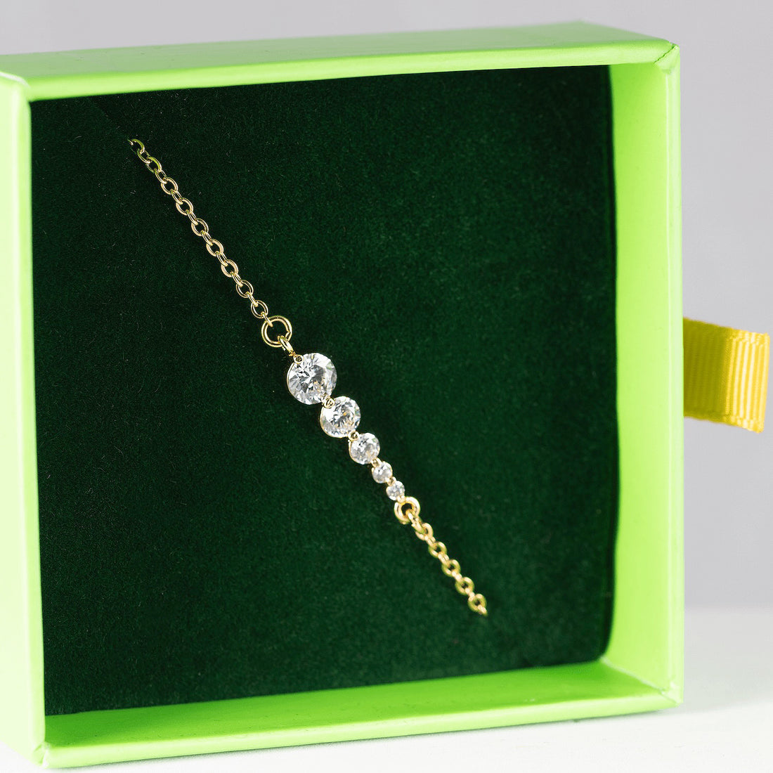 Rokas ķēdīte ar kristāliem 'EDITE'