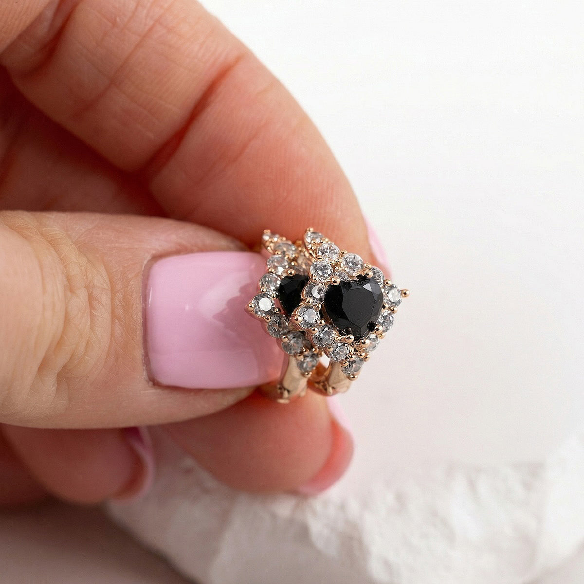 Antialerģiski auskari ar melniem kristāliem 'NAOMI'