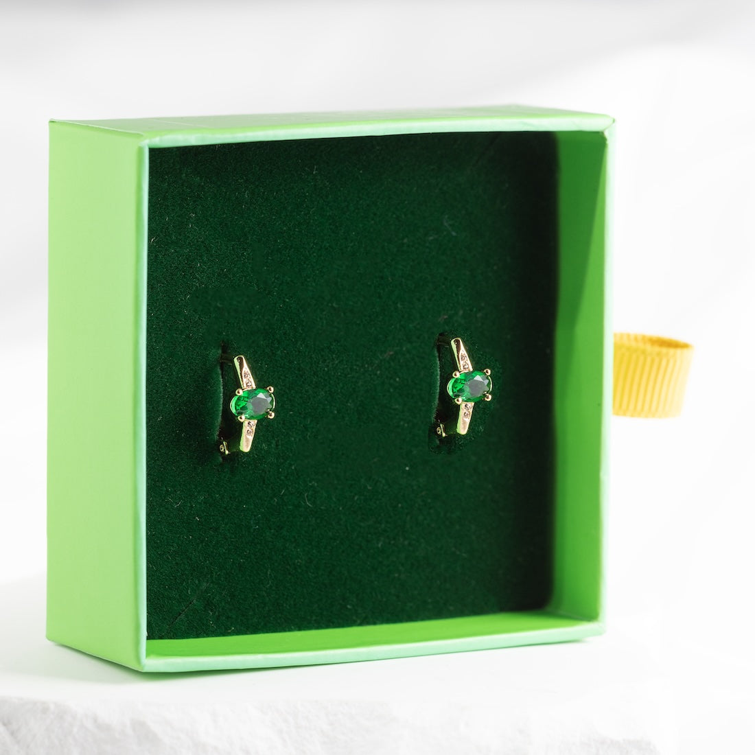 'TIJA' earrings with English clasp.