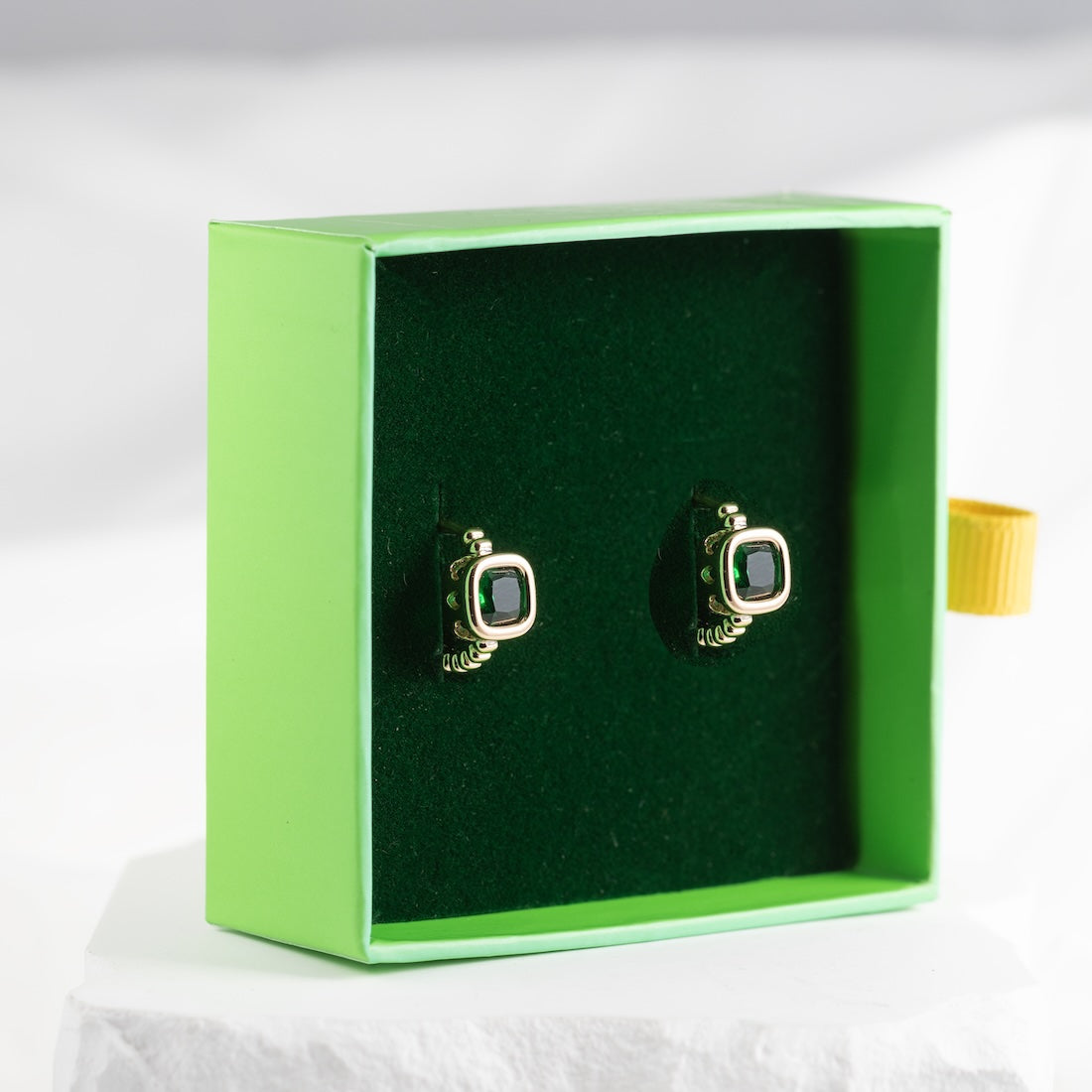 'TIJA' earrings with English clasp.