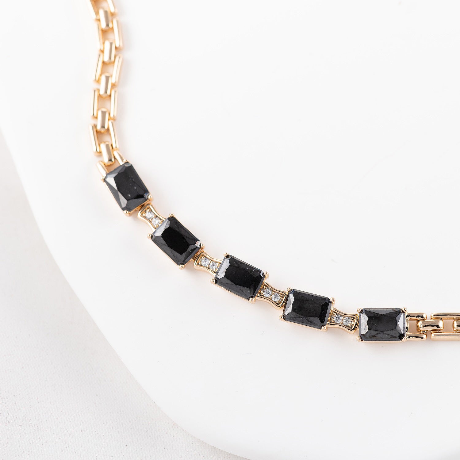 Antialerģiska Rokassprādze ar melniem kristāliem 'NICOLE'