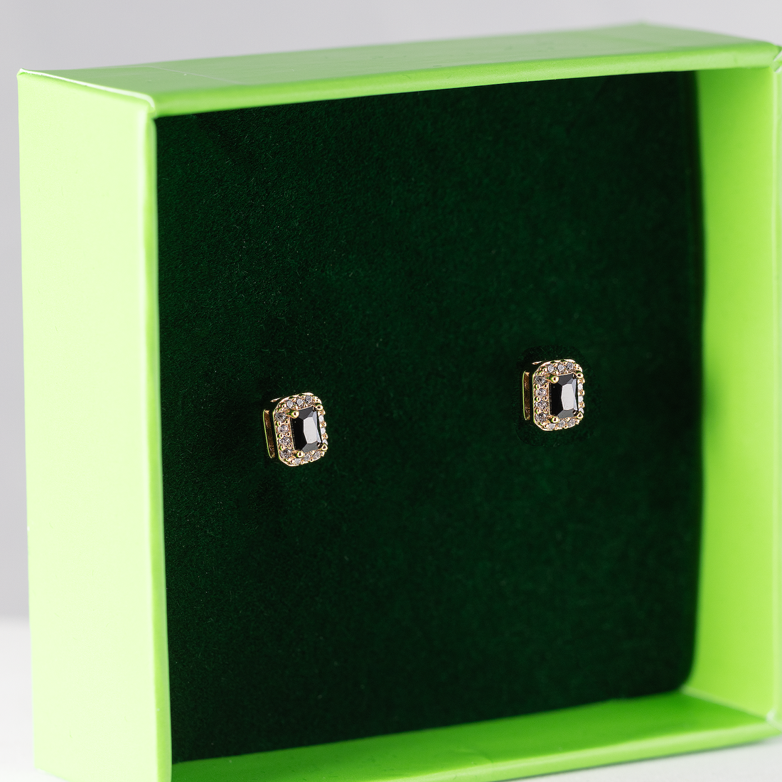 Antialerģiski nagliņauskari ar melniem kristāliem 'MERYL'