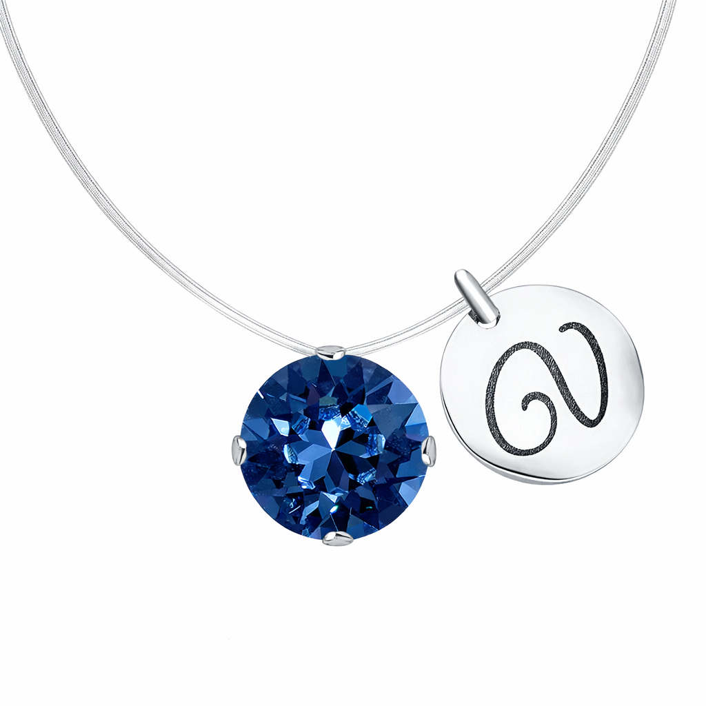 Neredzamā kaklarota ar personalizētu burtiņa medaljonu un tumši zilu kristālu