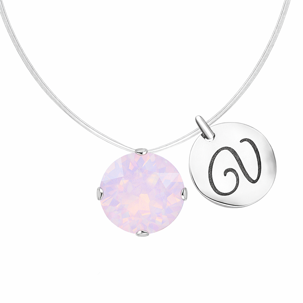 Neredzamā kaklarota ar personalizētu burtiņa medaljonu un maigi rozā kristālu